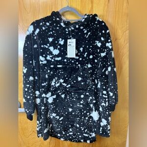 Comfy Black and White Splatter blanket Hoodie